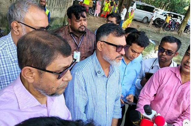 ডিএনসিসি প্রশাসক: মধ্যরাতে স্বাস্থ্যসেবা কেন্দ্র গুঁড়িয়ে দেওয়া সরকারের চাওয়া নয়